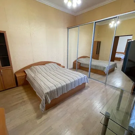 Ferienhaus 13-я станция фонтана дом с бассейном